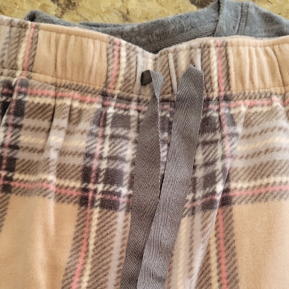 Gray V-Neck Shirt with Pocket - Picture 4 of 6